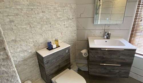 Chambre Double, salle de bains attenante