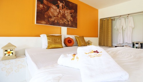 Chambre Double Confort, 1 très grand lit, accès piscine