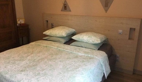 Chambre Double Confort, 1 grand lit, vue colline