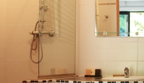 Studio Standard, salle de bains attenante (Le studio)