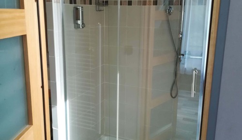 Chambre Double Standard, salle de bains attenante (La chambre)