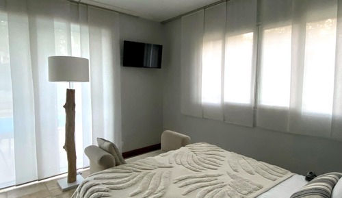 Chambre Double Deluxe, salle de bains privée, vue piscine