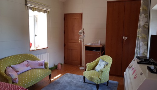 Chambre Supérieure avec lits jumeaux, salle de bains attenante, vue jardin (LA COQUETTE)