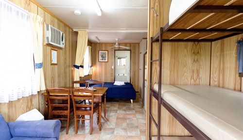 Cabane, salle de bains attenante