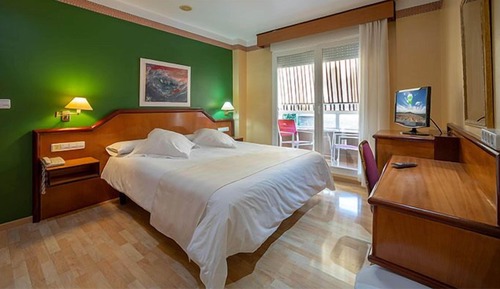 Chambre Double, 1 grand lit, terrasse