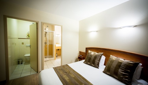 Chambre Double Supérieure, salle de bains attenante, vue jardin