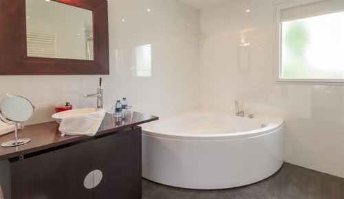 Chambre Double, salle de bains attenante, vue jardin (Terrasse)