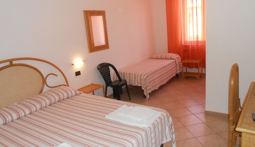 Chambre Triple, vue colline (14)
