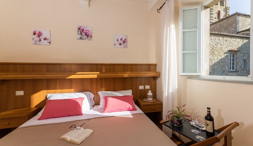 Chambre Double, salle de bains privée, vue ville