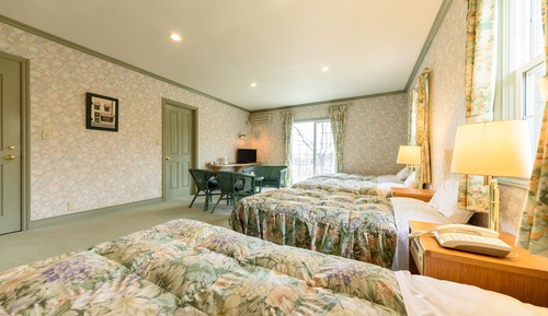 Chambre Quadruple, dans les dépendances