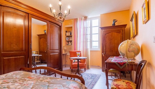 Chambre Double Orange, 1er étage, WC au rez-de-chaussée