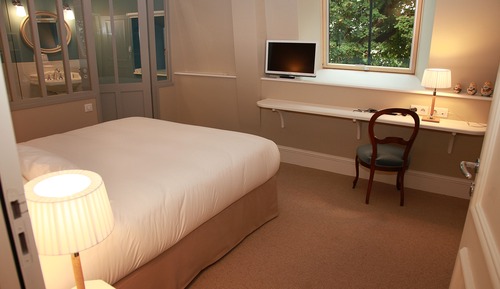Chambre Double Supérieure, 1 grand lit, non-fumeurs, côté jardin