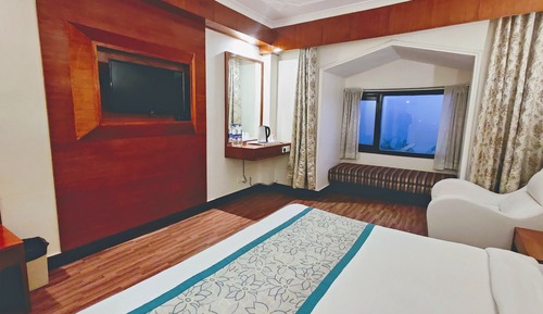 Chambre Double Supérieure, 1 très grand lit, vue vallée