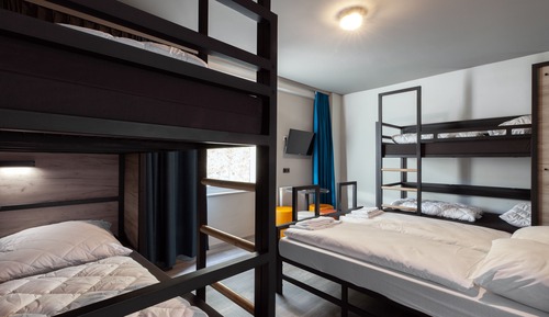 1 Bed in 6-Bed Mixed Dormitory