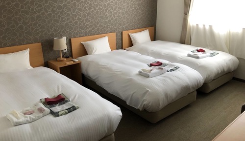 Chambre Triple, 3 lits une place