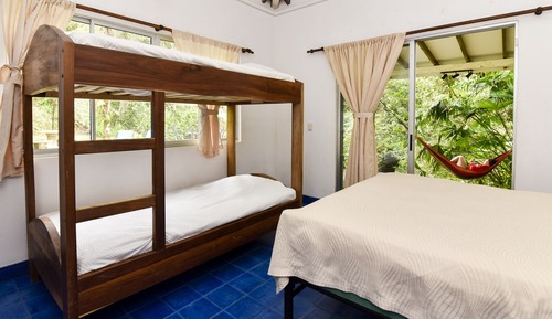 Villa Standard, plusieurs chambres, piscine privée, côté montagne