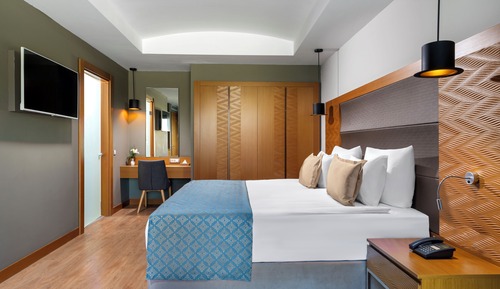 Corner Suite Side Sea View
