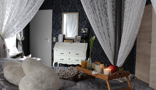 Suite Romantique, vue jardin, dans la tour