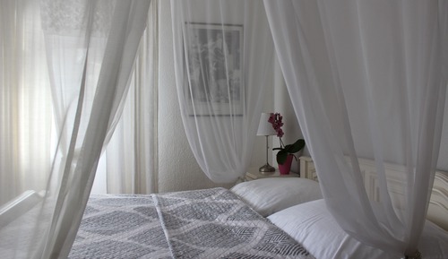 Chambre Double Romantique, salle de bains attenante, vue ville