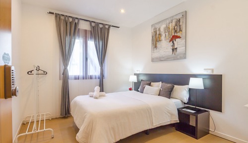 Chambre Double Confort, 1 lit double, salle de bains commune