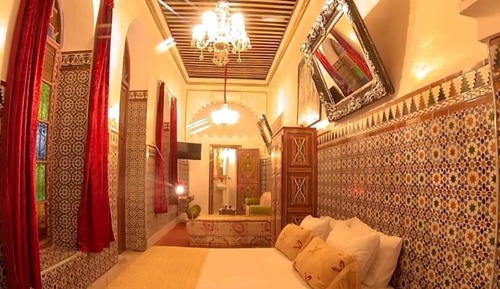 Chambre Familiale, salle de bains privée, rez-de-chaussée