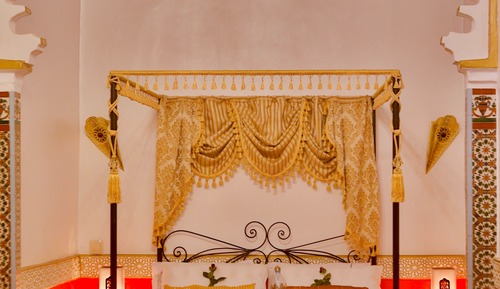 Chambre Quadruple Familiale, plusieurs lits, salle de bains privée, dans la tour