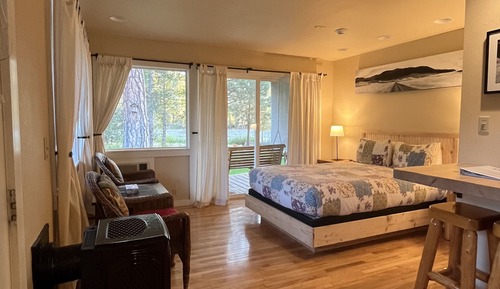 Chambre Deluxe, 1 grand lit, cuisine, vue fleuve