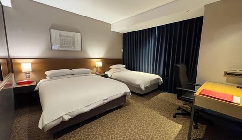 Chambre Familiale, vue ville (Deluxe)