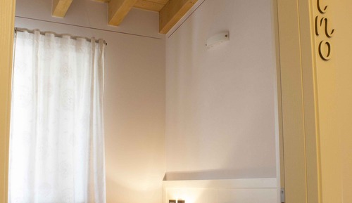 Chambre Simple Confort, 1 grand lit 1 place