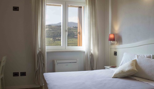 Chambre Classique Double ou avec lits jumeaux, 1 chambre, non-fumeurs, vue colline