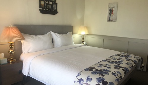 Chambre Confort avec lits jumeaux, plusieurs lits, salle de bains privée, vue lac