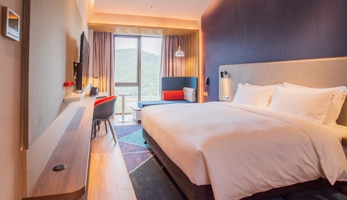 Chambre Standard, 1 très grand lit, vue lac