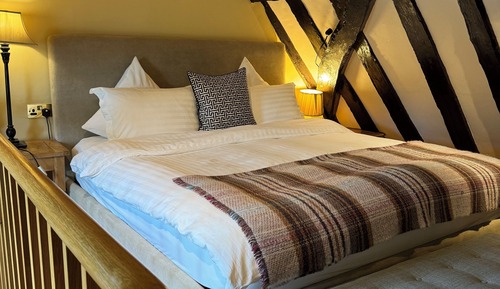 Chambre Double Supérieure, 1 grand lit, non-fumeurs, salle de bains attenante