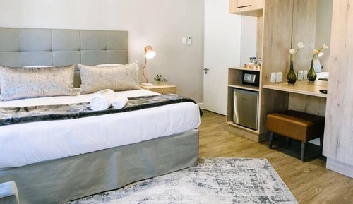 Chambre (Queen - Bath & Shower)