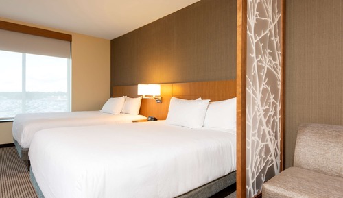 Chambre, plusieurs lits