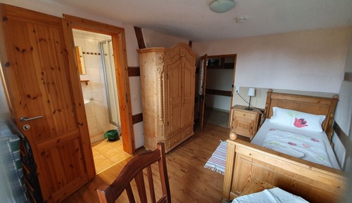 Chambre Simple, salle de bains attenante, vue jardin (Zimmer Nr. 1&2)