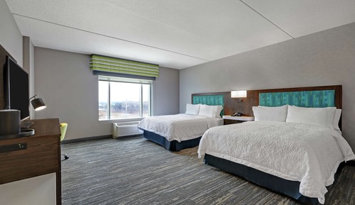 Chambre, 2 grands lits, accessible aux personnes à mobilité réduite, baignoire