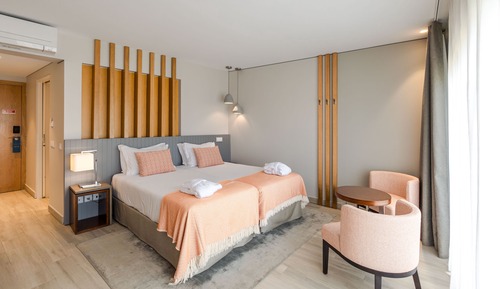 Chambre avec lits jumeaux, vue lac