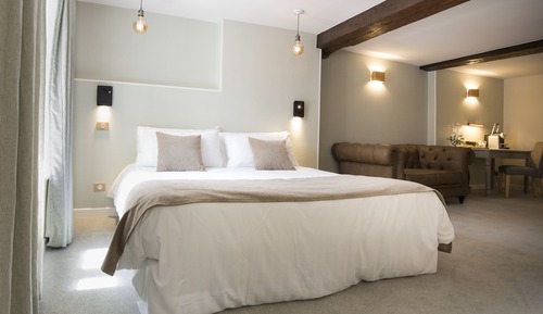 Chambre Marche aux Herbes, 1 très grand lit