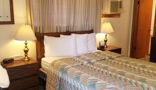 Chambre Standard, 1 grand lit, réfrigérateur et four à micro-ondes, vue montagne
