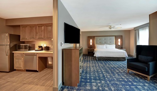 Suite, 1 très grand lit, accessible aux personnes à mobilité réduite (Roll-In Shower)