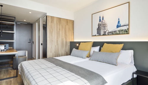 Chambre Double Supérieure, vue ville