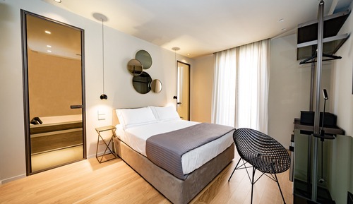 Suite Studio, baignoire à jets