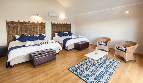 Chambre, salle de bains commune (3)