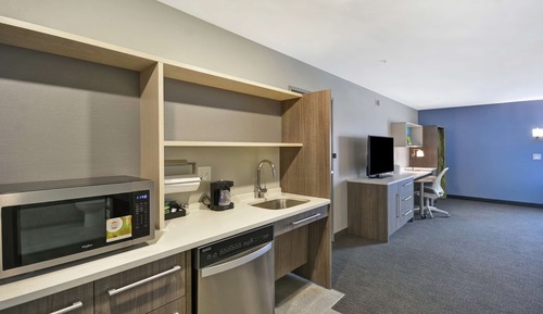 Suite, 1 très grand lit, accessible aux personnes à mobilité réduite (Roll-In Shower)