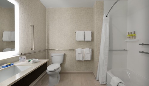 Suite, 1 très grand lit, baignoire accessible aux personnes à mobilité réduite (Mobility)