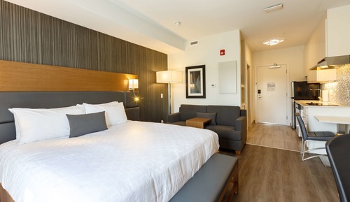 Chambre Standard, 1 très grand lit, non-fumeurs, coin cuisine (Pet Friendly)