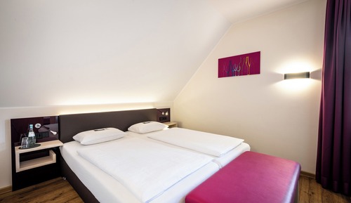 Chambre Familiale, côté cour intérieure (Standard)