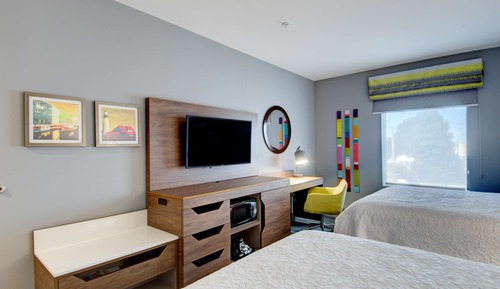 Chambre, 2 grands lits, accessible aux personnes à mobilité réduite (Roll-In Shower)