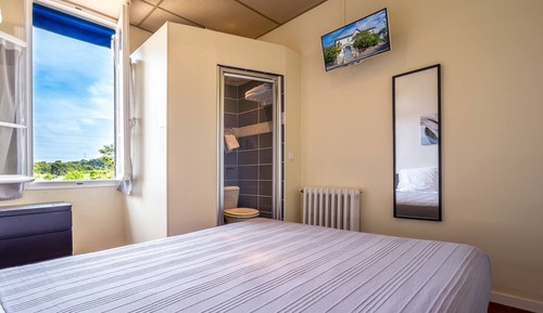 Chambre Double, salle de bains privée